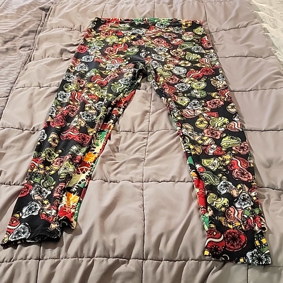 LulaRoe 2 Pair leggings tall and curvy, snowflakes & ornaments. - Picture 2 of 10